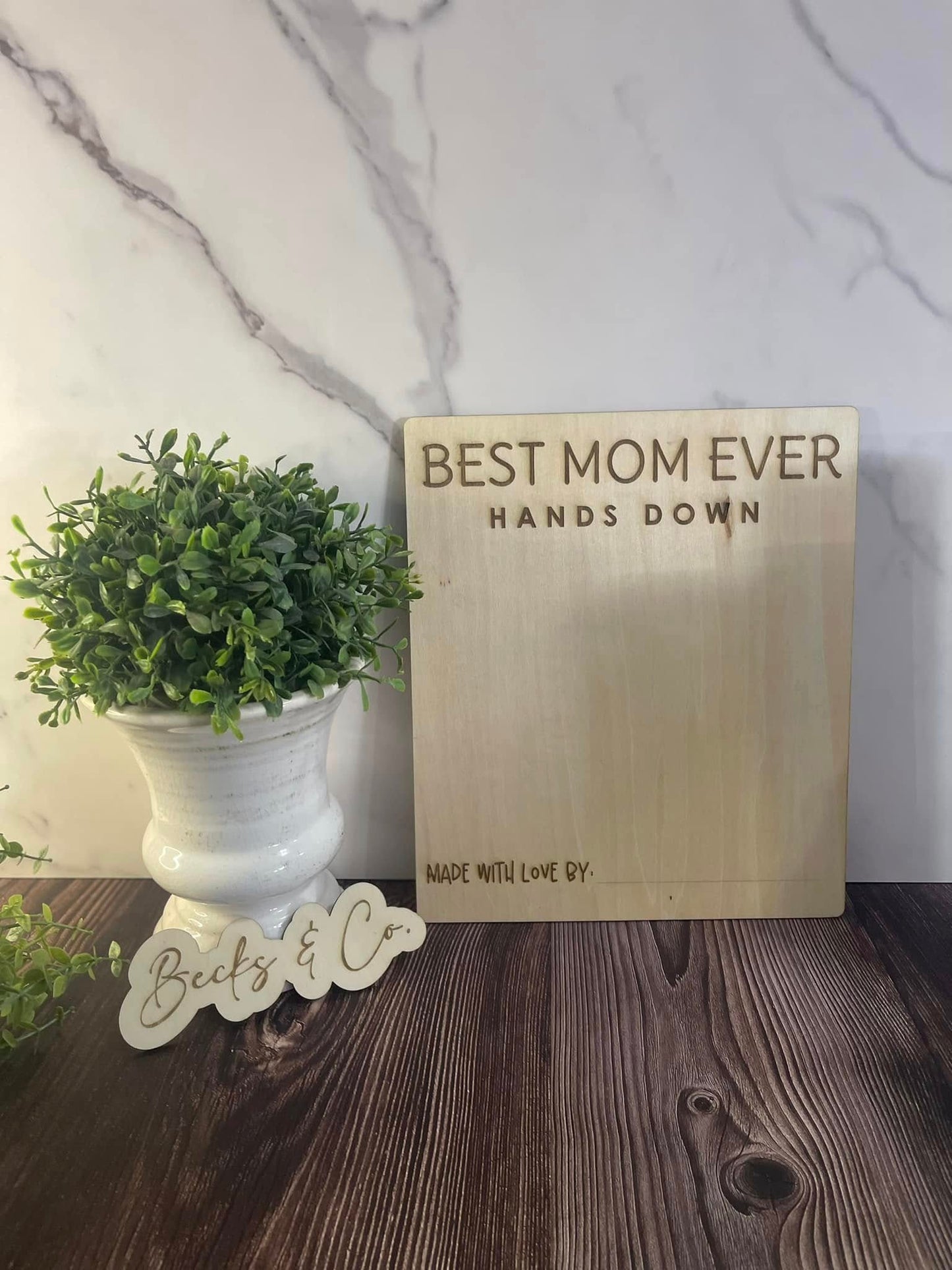 Handprint Signs: Best Mom Ever Hands Down